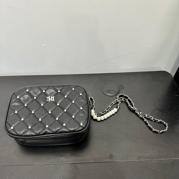 Badgley Mischka Camera Bag Diamond Quilted Pearls Chain Strap Vegan Leather - Picture 1 of 5